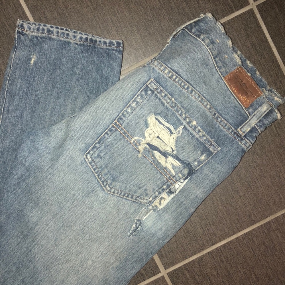 Distressed denim boyfriend skinny jean